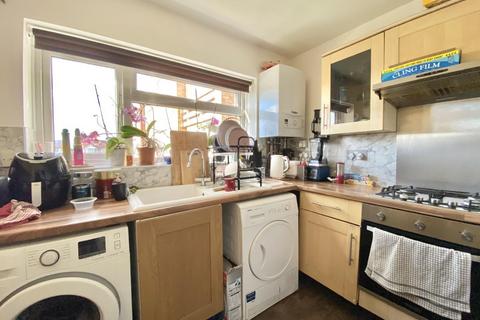 12 Little Elms, Harlington, Hayes, UB3 5EE