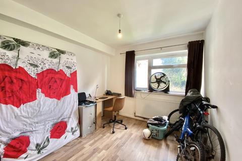 12 Little Elms, Harlington, Hayes, UB3 5EE