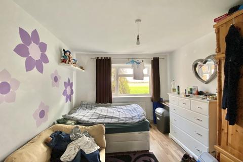 12 Little Elms, Harlington, Hayes, UB3 5EE