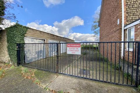 12 Little Elms, Harlington, Hayes, UB3 5EE