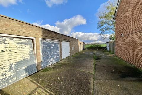 12 Little Elms, Harlington, Hayes, UB3 5EE
