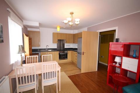 1 bedroom flat for sale, Centurion House, Varcoe Gardens, Hayes, UB3 2FE