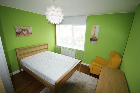 1 bedroom flat for sale - Centurion House, Varcoe Gardens, Hayes, UB3 2FE