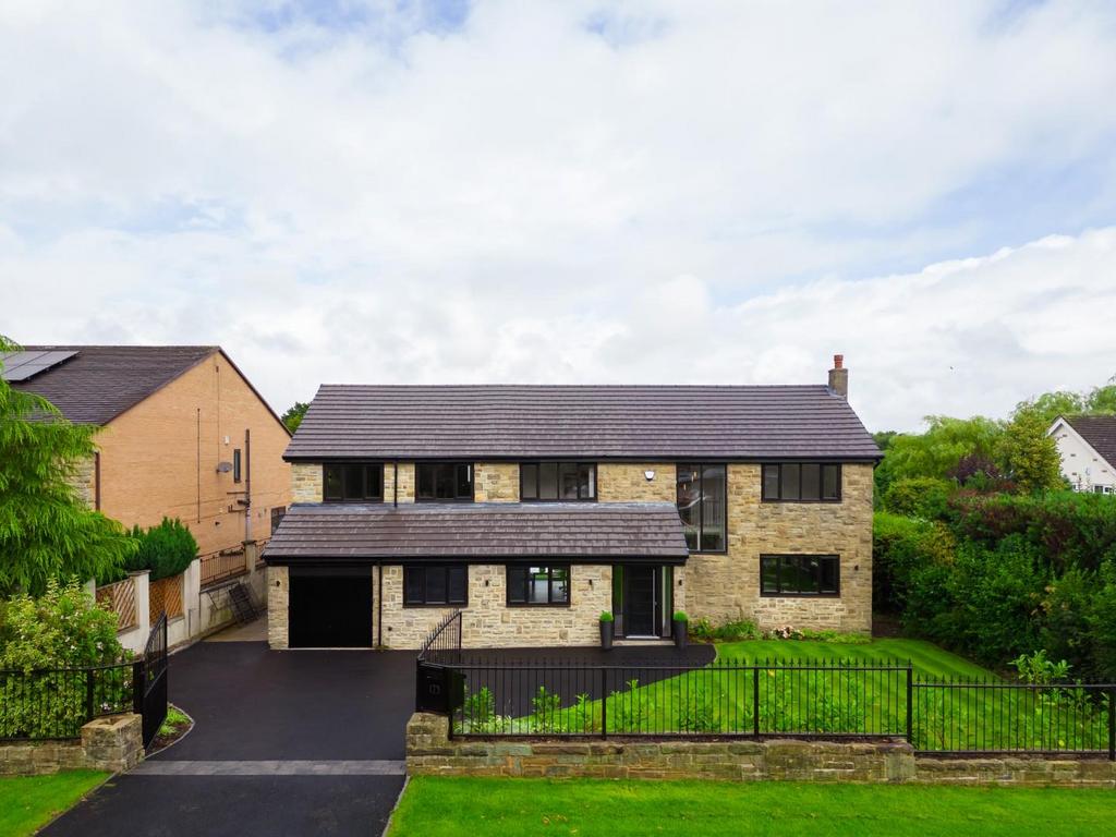 Wigton Lane, Leeds LS17 5 bed detached house to rent £5,000 pcm (£