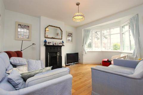 3 bedroom semi-detached house for sale - Harbourfield Road, Banstead