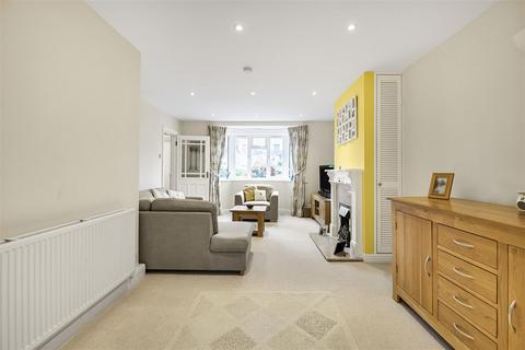 83 Buckingham Drive, Emmer Green, Reading, RG4 8SB