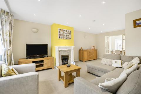 83 Buckingham Drive, Emmer Green, Reading, RG4 8SB