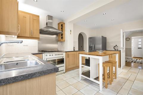 83 Buckingham Drive, Emmer Green, Reading, RG4 8SB