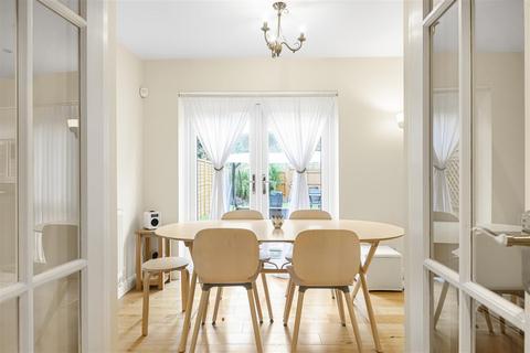 83 Buckingham Drive, Emmer Green, Reading, RG4 8SB