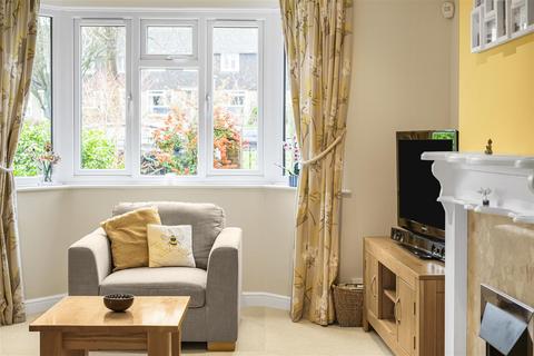 83 Buckingham Drive, Emmer Green, Reading, RG4 8SB