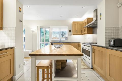 83 Buckingham Drive, Emmer Green, Reading, RG4 8SB