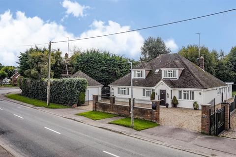 5 bedroom chalet for sale, Luton Road, Chalton