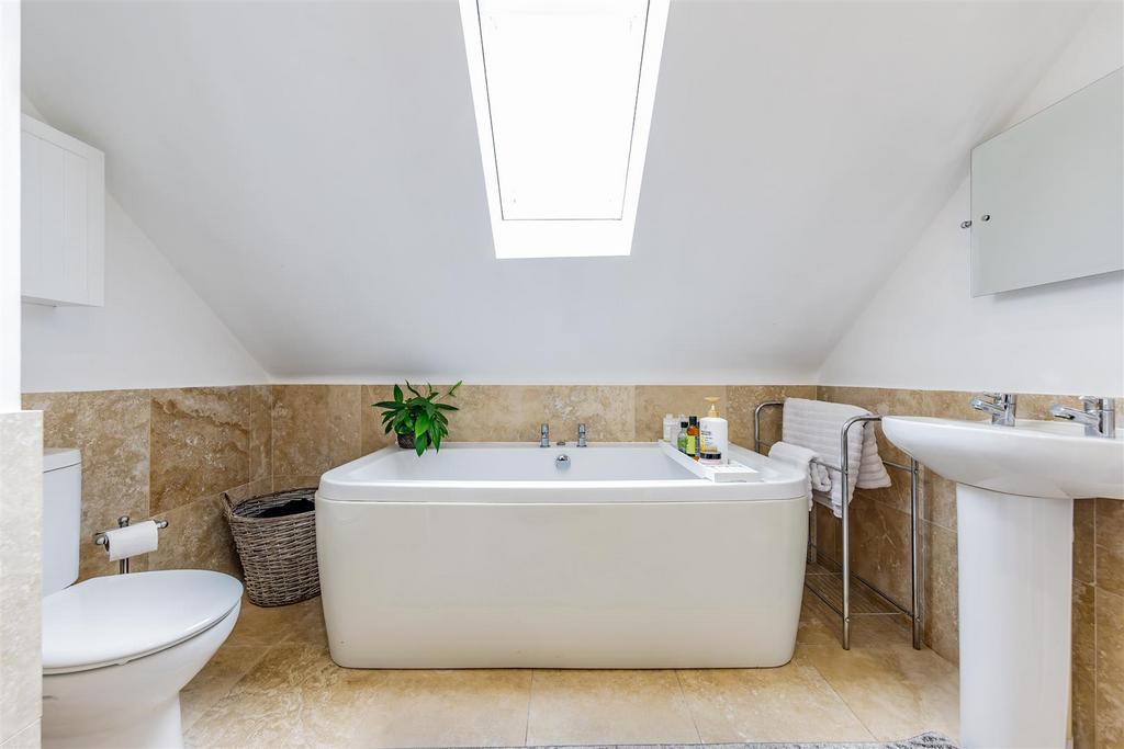 Jack 'n' Jill Bathroom