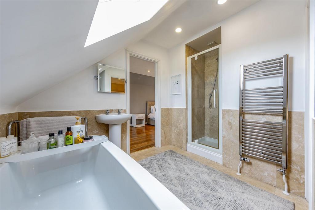 Jack 'n' Jill Bathroom