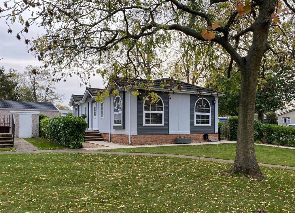 Shepherds Grove Park, Bury St Edmunds IP31 2 bed park home for sale £
