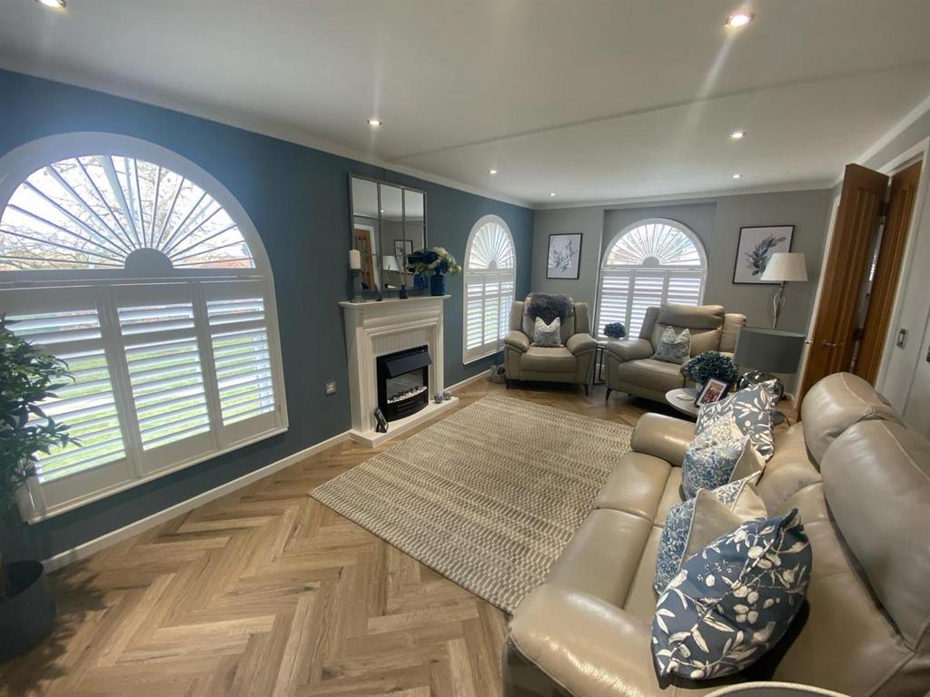 Shepherds Grove Park, Bury St Edmunds IP31 2 bed park home for sale £