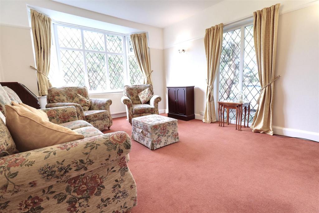 Park Drive, Wistaston, Crewe 2 bed detached bungalow £216,000