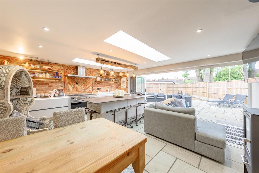 Kitchen / Dining Room