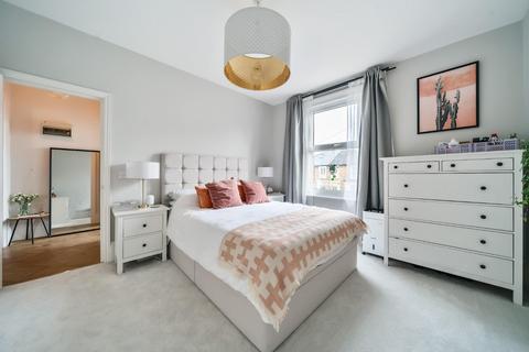 Flat 3, 13 Palace Grove, Bromley, BR1 3HA