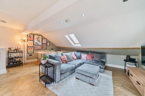Flat 3, 13 Palace Grove, Bromley, BR1 3HA
