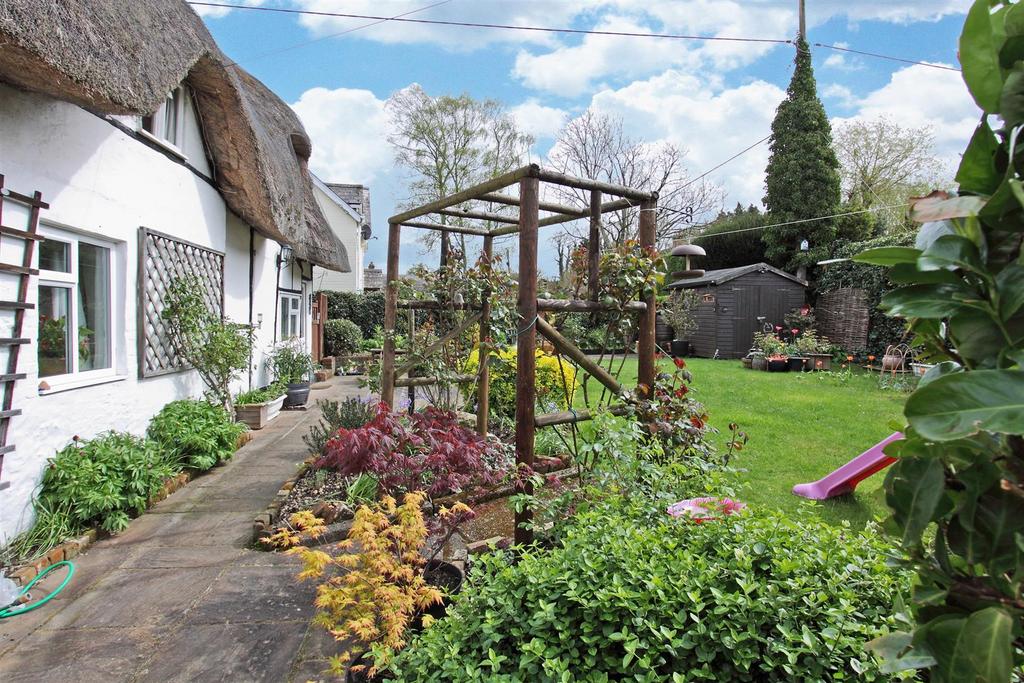 Corner house ph100sky.jpg