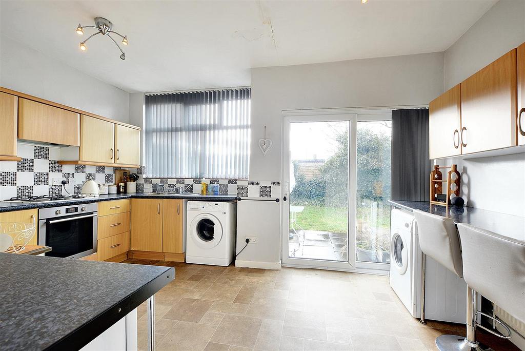 Trent Crescent, Attenborough, Nottingham 2 bed semidetached house for
