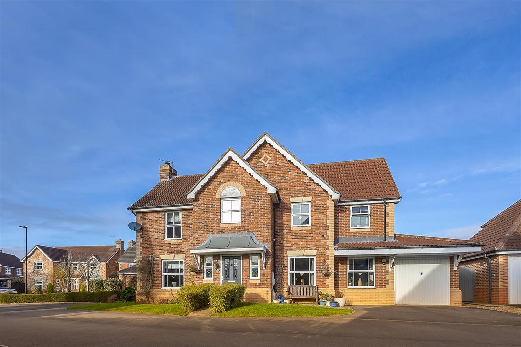 Shawbrow Close, Haydon Grange... 4 bed detached house £500,000