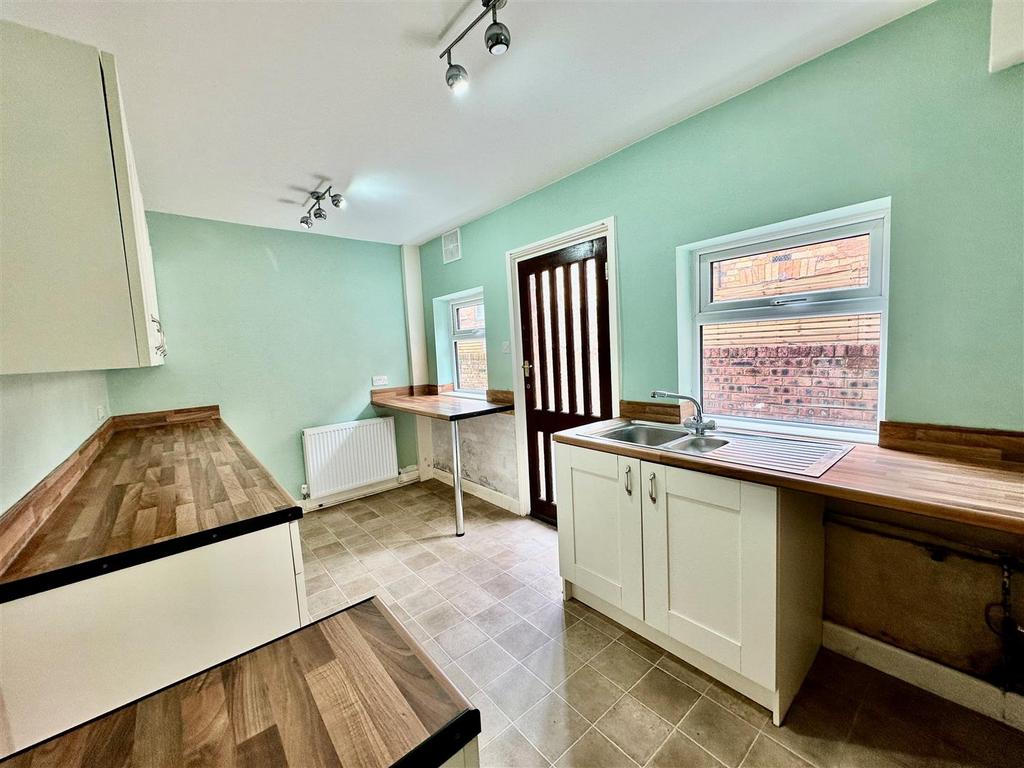 Kitchen new 2.jpg