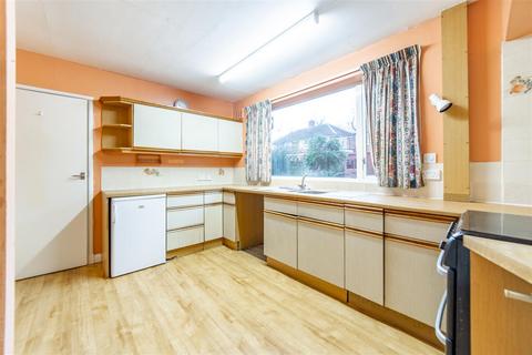 3 bedroom semi-detached house for sale - Newlands Avenue, Melton Park, NE3