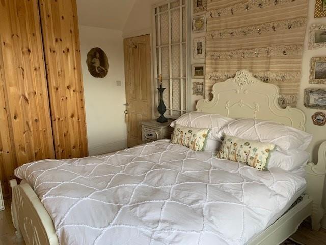 Main bedroom 2.jpg