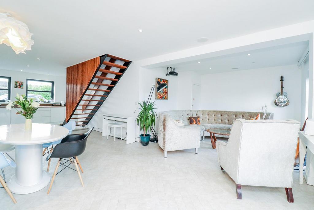 Open Plan Kitchen/Dining/ Living Area