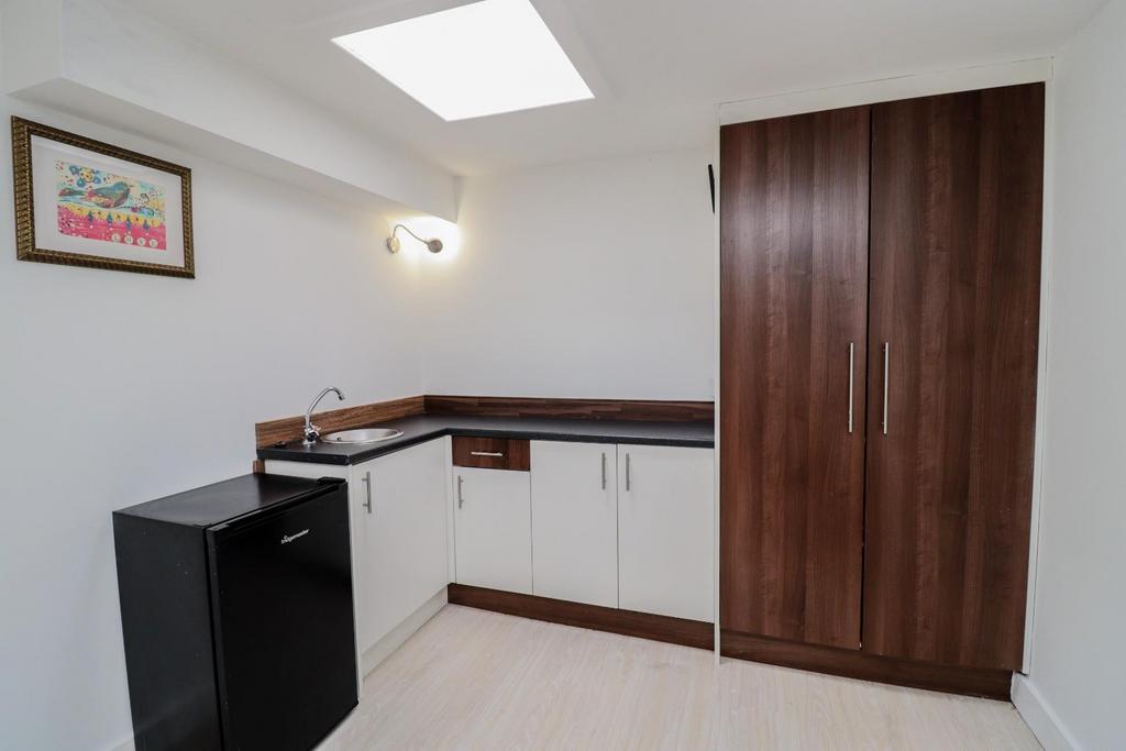 Ground Floor Family Room &amp; Kitchen Area