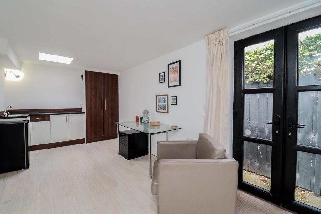 Ground Floor Family Room &amp; Kitchen Area