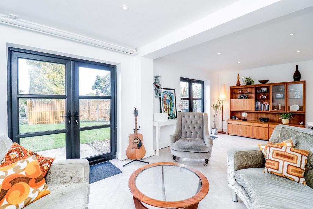 Open Plan Kitchen/Dining/ Living Area
