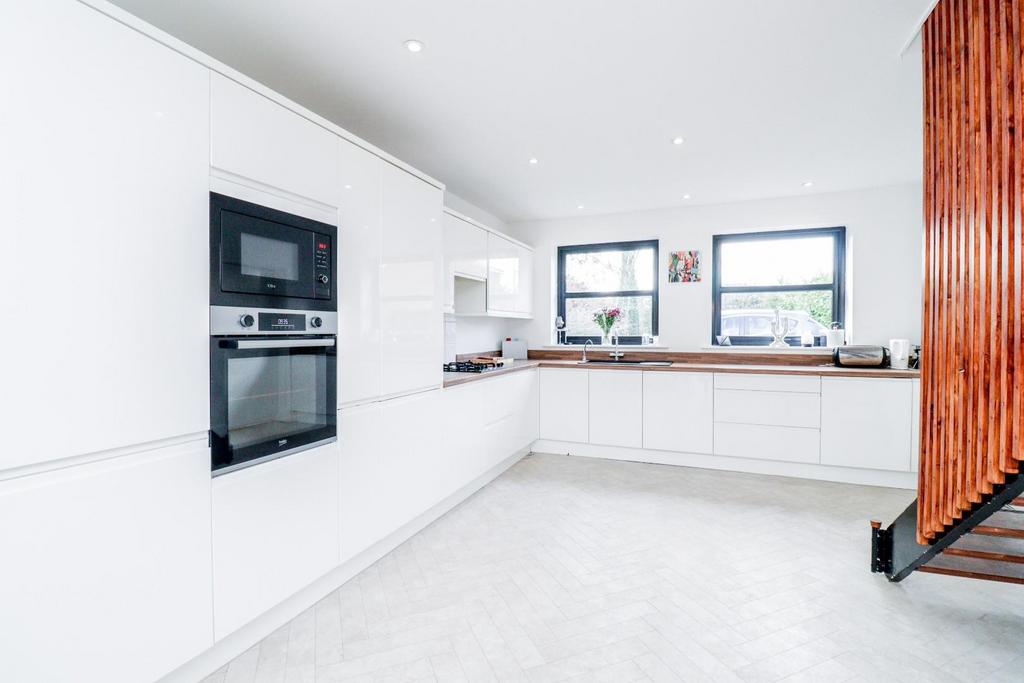 Open Plan Kitchen/Dining/ Living Area