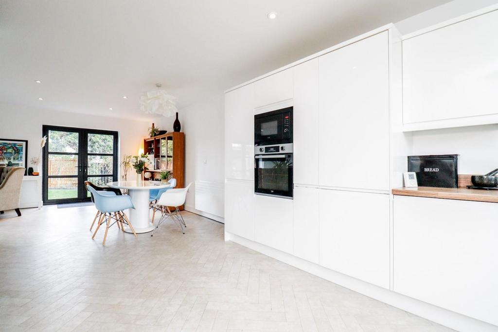 Open Plan Kitchen/Dining/ Living Area