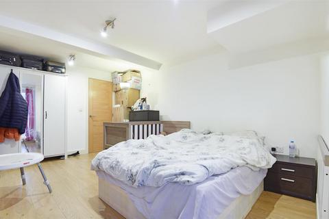 2 bedroom flat for sale, Hoxton Street, London, N1