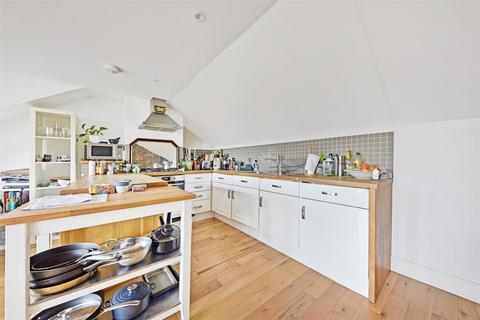 3 bedroom flat for sale, Reighton Road, Clapton, E5