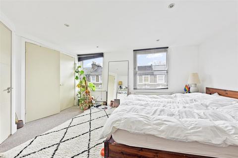 3 bedroom flat for sale, Reighton Road, Clapton, E5