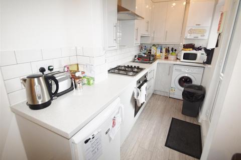 24 Lydgate Lane, Sheffield, S10 5FH