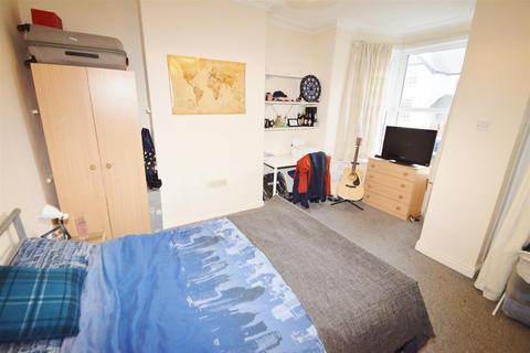 24 Lydgate Lane, Sheffield, S10 5FH