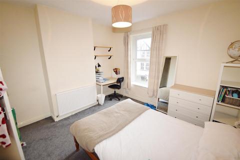 24 Lydgate Lane, Sheffield, S10 5FH