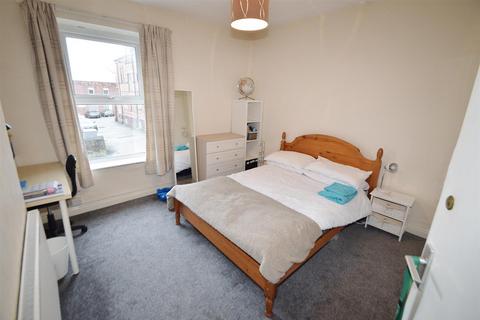 24 Lydgate Lane, Sheffield, S10 5FH