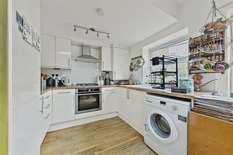 3 bedroom flat for sale, Manse Road, N16