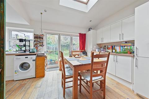 3 bedroom flat for sale, Manse Road, N16