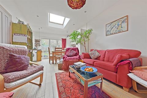 3 bedroom flat for sale, Manse Road, N16