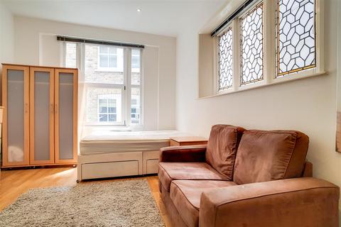 Studio to rent - Collingham Place, London SW5