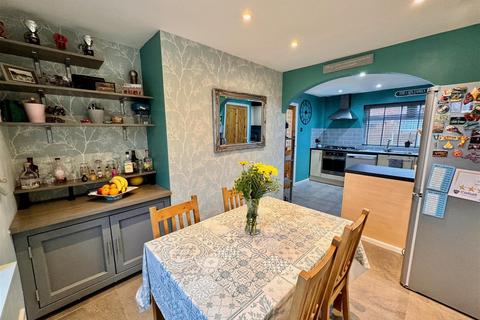 16 Cherry Tree Lane, Codsall, Wolverhampton, WV8 1NL