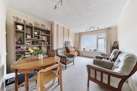 182 Park Avenue, Bushey, WD23 2BD
