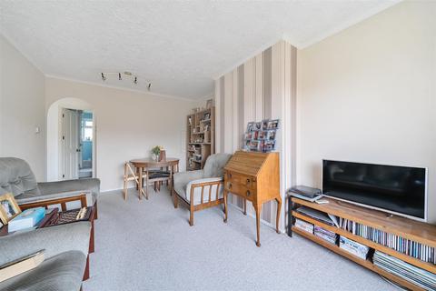 182 Park Avenue, Bushey, WD23 2BD